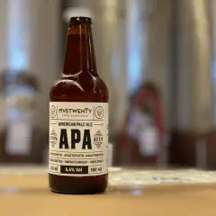 Bouteille de bière APA Fivetwenty, American Pale Ale, artisanale, non pasteurisée, non filtrée, 6,4% Vol.