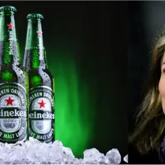 Trois bouteilles de bière Heineken sur de la glace. La famille Heineken possède cette marque emblématique.