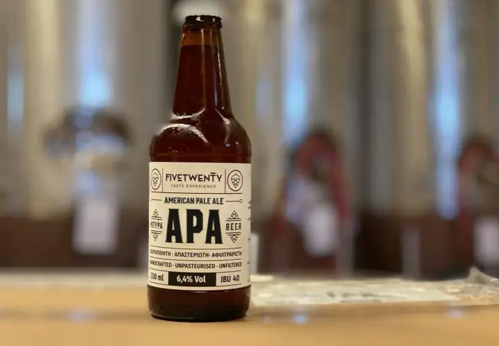 Bouteille de bière APA Fivetwenty, American Pale Ale, artisanale, non pasteurisée, non filtrée, 6,4% Vol.