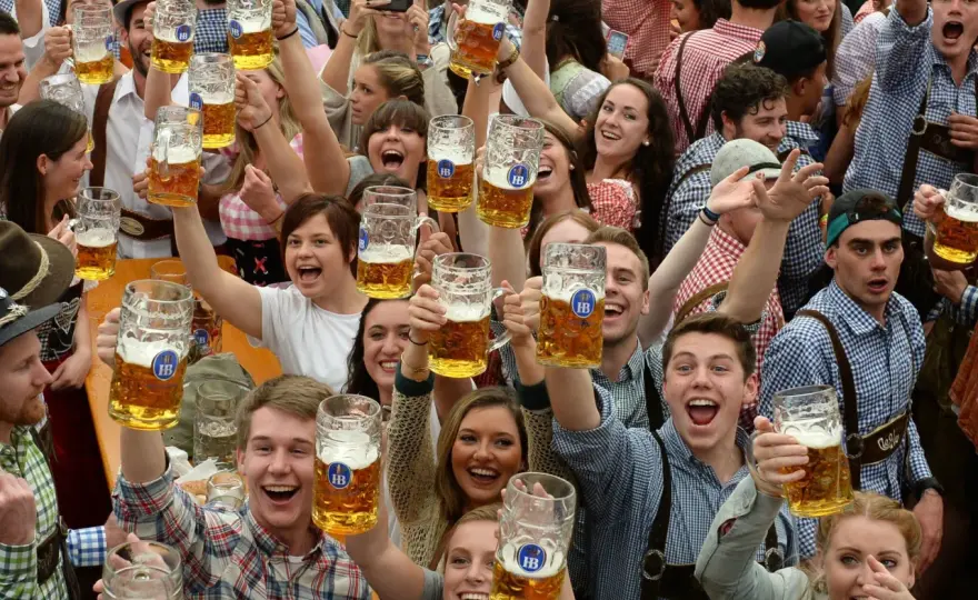 Oktoberfest à Paris - Le guide pour une soirée réussie