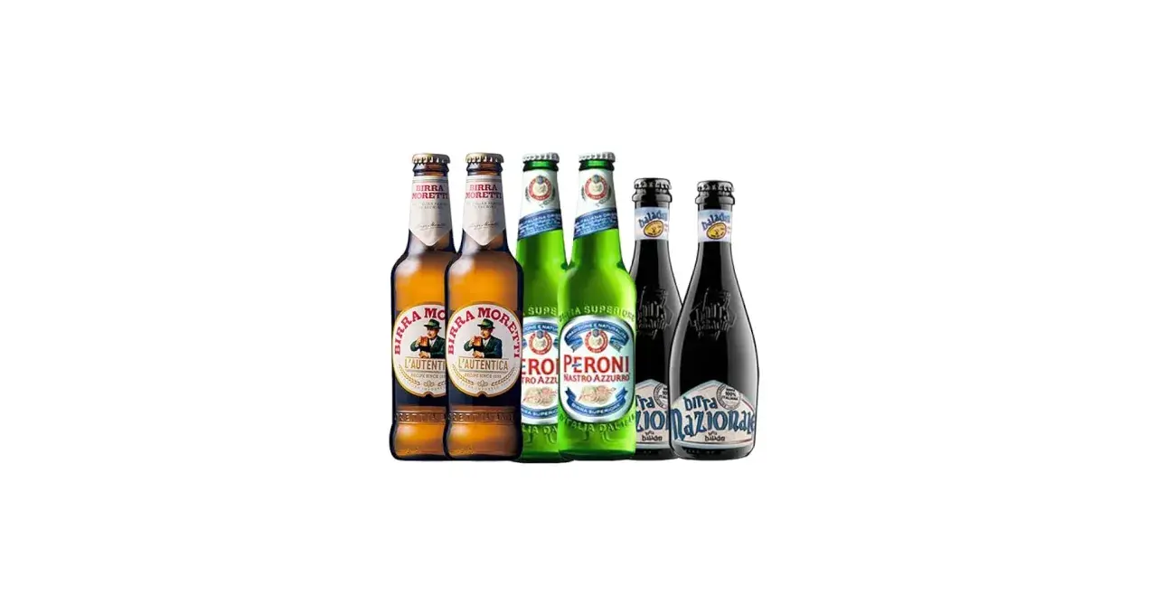 Bouteilles de bière Peroni et Moretti sur fond blanc.