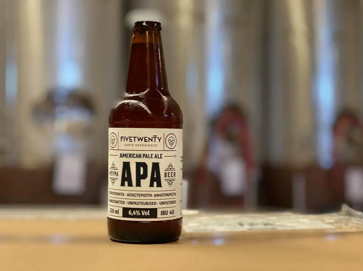 Bouteille de bière APA Fivetwenty, American Pale Ale, artisanale, non pasteurisée, non filtrée, 6,4% Vol.