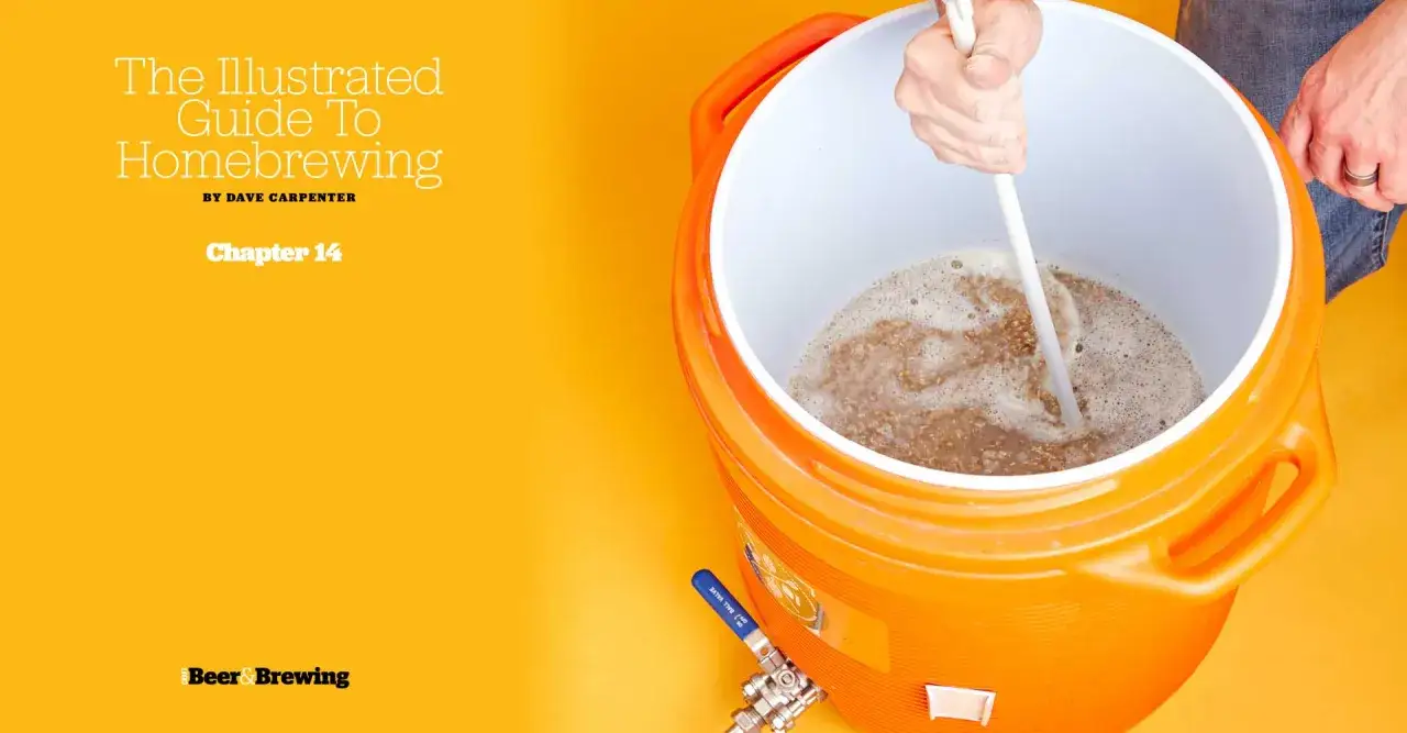 Mélange de grains pour l'empatage bière dans un grand récipient orange. Le titre