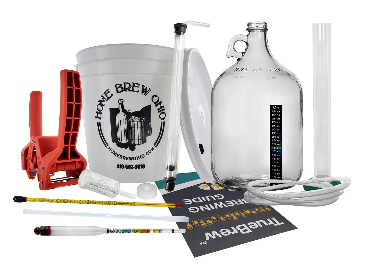Kit pour fabriquer sa bi&egrave;re : seau, dame-jeanne, barboteur, thermom&egrave;tre, densim&egrave;tre et guide.